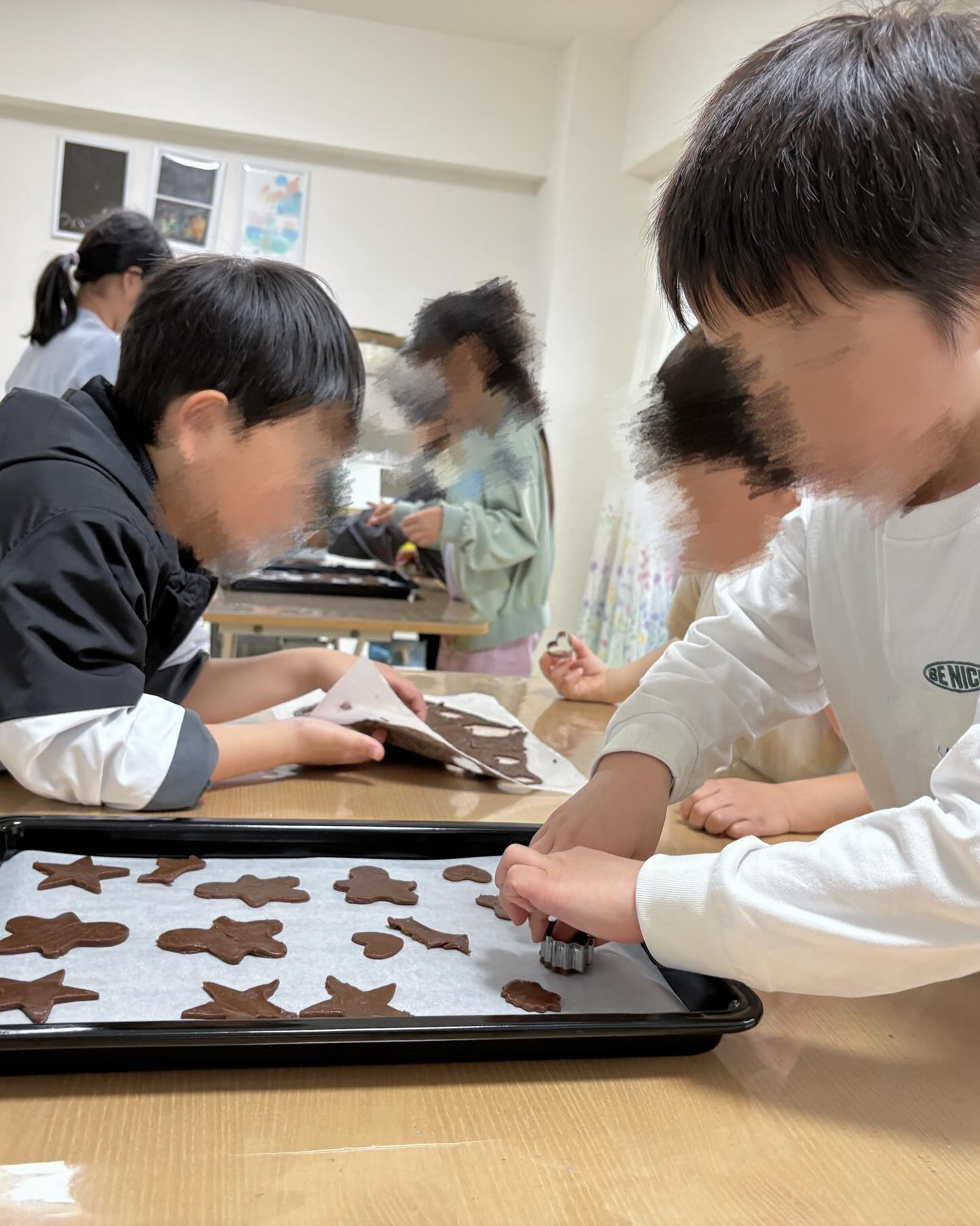 この日は楽しいお菓子作りデー🍪!子どもたちと一緒にココア味の...