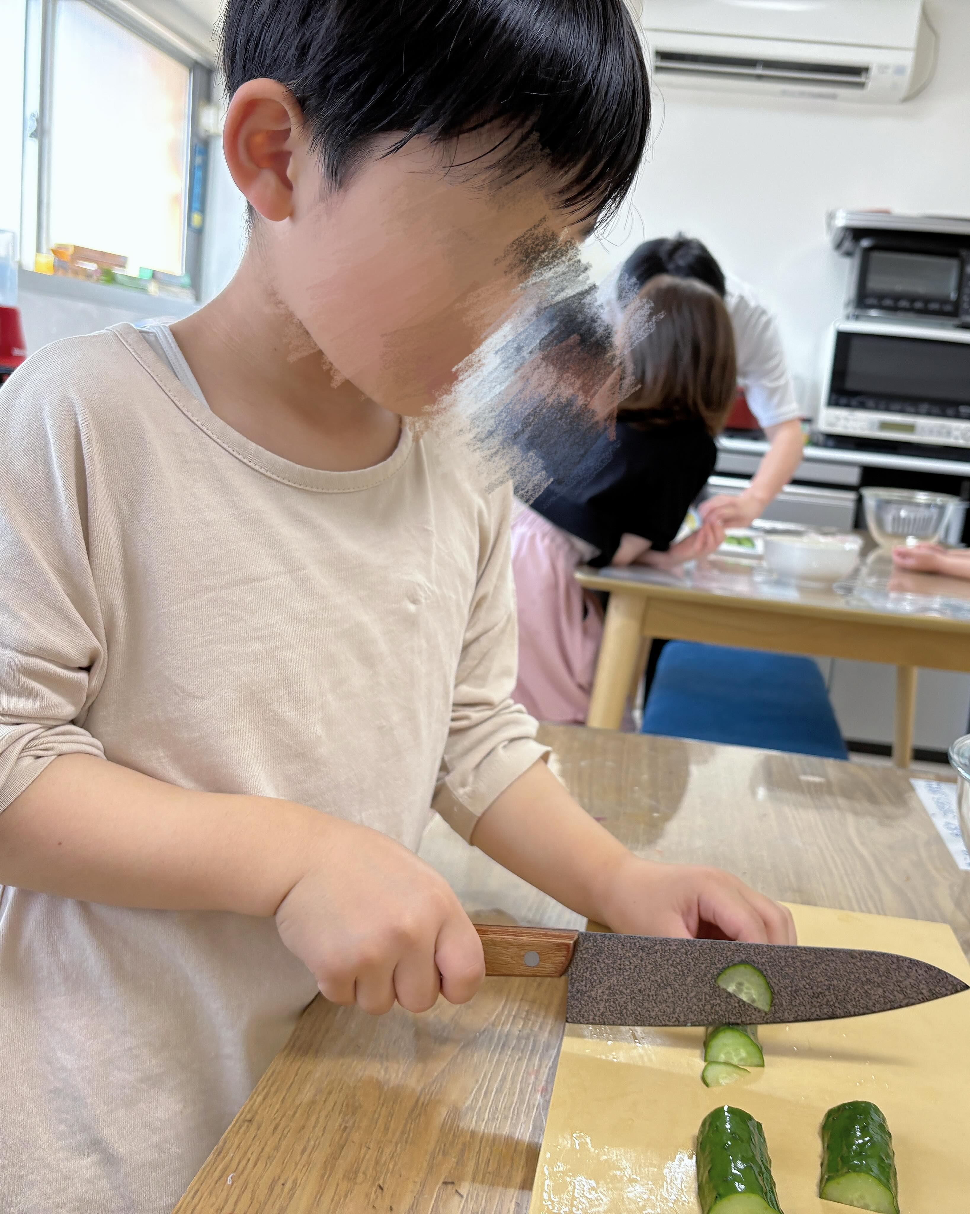 今日は楽しいクッキングチャレンジ!🍏🥗