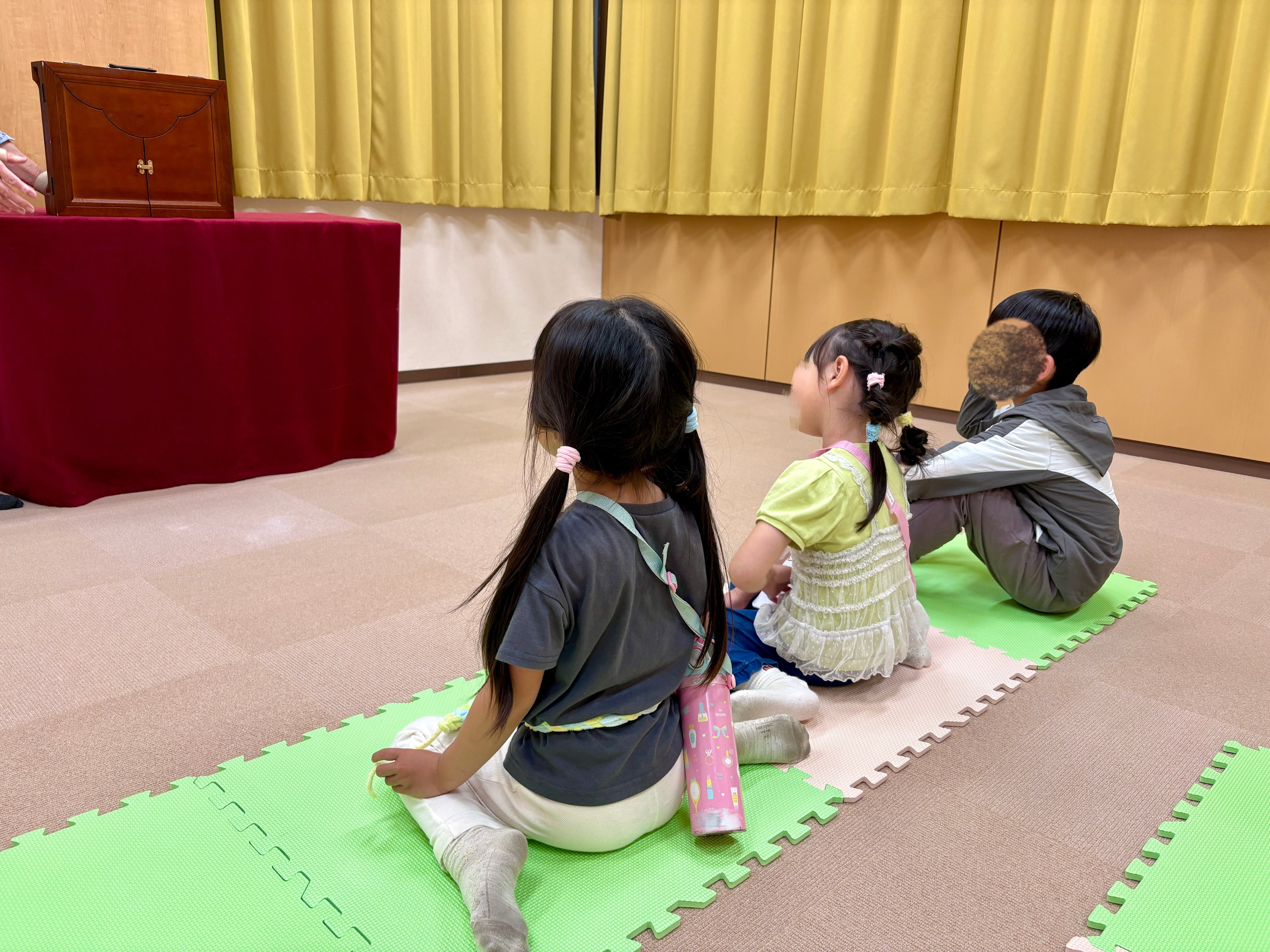 今日は雨☔️ということで、外遊びをお休みして室内の楽しいプラ...